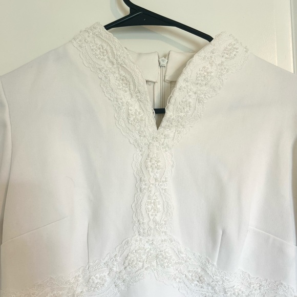 VINTAGE CUSTOM MADE Elegant White Lace-Trimmed Beaded Long Sleeve Mini Dress - Picture 4 of 6